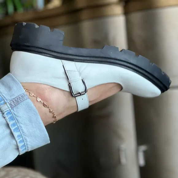 White leather comfortable sandals vintage style shoes Mary Jane style shoes