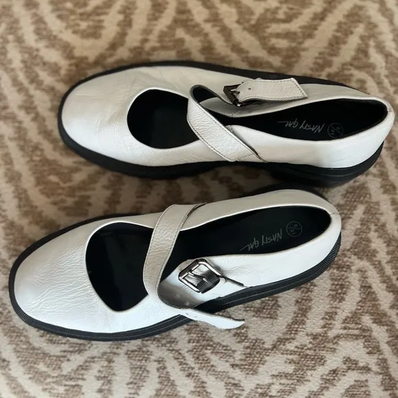 White leather comfortable sandals vintage style shoes Mary Jane style shoes
