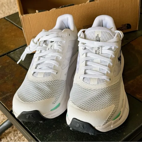 Women’s VECTIV Enduris 3 Trail Run Shoes - White &amp; Vivid Seafoam Teal - Sz 9.5