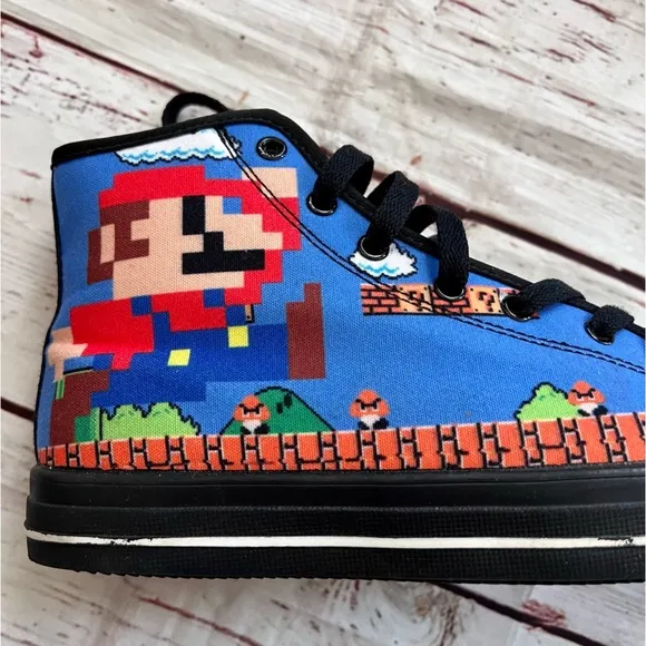 Youth Boys Super Mario Brothers High Top Canvas Sneakers size 3-3.5.