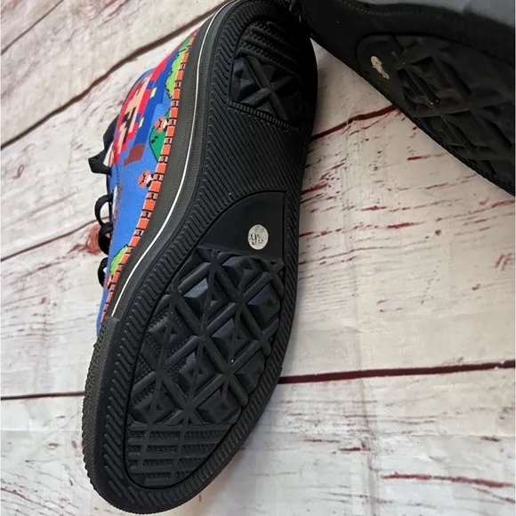 Youth Boys Super Mario Brothers High Top Canvas Sneakers size 3-3.5.