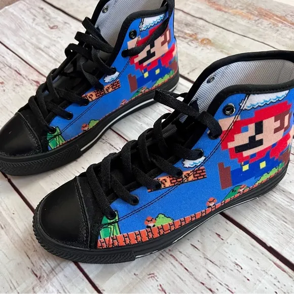 Youth Boys Super Mario Brothers High Top Canvas Sneakers size 3-3.5.