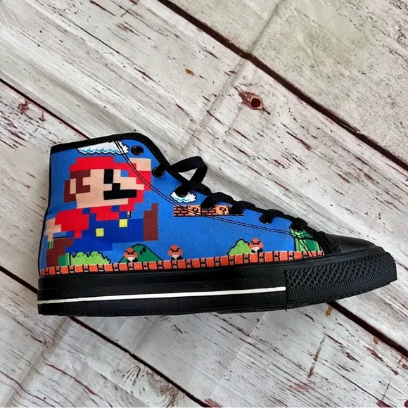 Youth Boys Super Mario Brothers High Top Canvas Sneakers size 3-3.5.