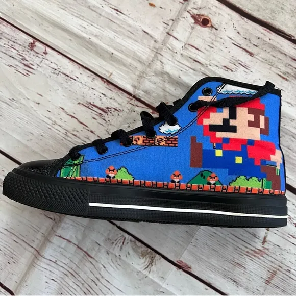 Youth Boys Super Mario Brothers High Top Canvas Sneakers size 3-3.5.