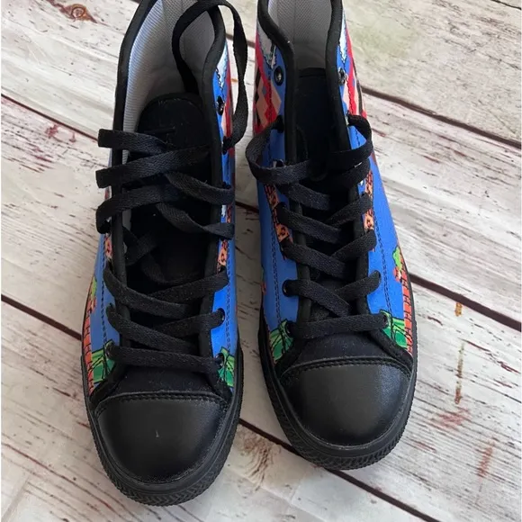 Youth Boys Super Mario Brothers High Top Canvas Sneakers size 3-3.5.