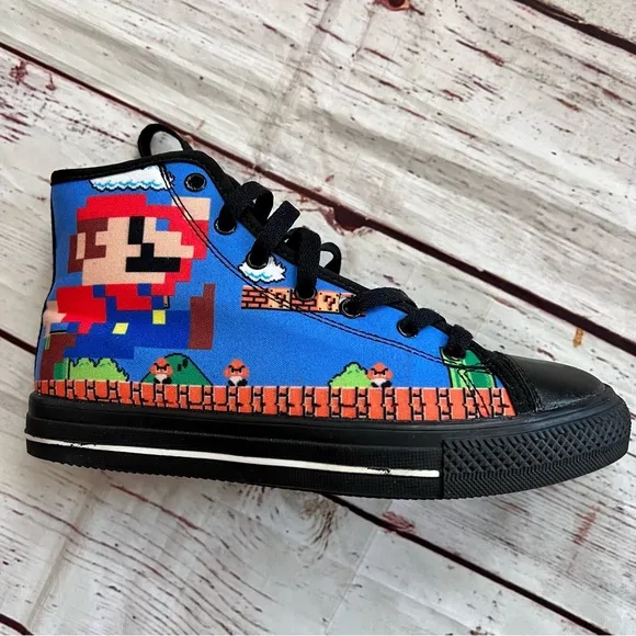 Youth Boys Super Mario Brothers High Top Canvas Sneakers size 3-3.5.