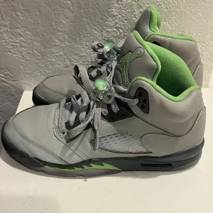 Youth size 6.5 Retro Jordan 5 Gren Bean Icey Gray kids shoes