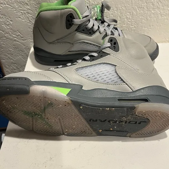 Youth size 6.5 Retro Jordan 5 Gren Bean Icey Gray kids shoes
