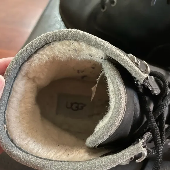 Youth UGG Maple II Black Boots Leather Waterproof Lace Up fleece Sherpa size 6