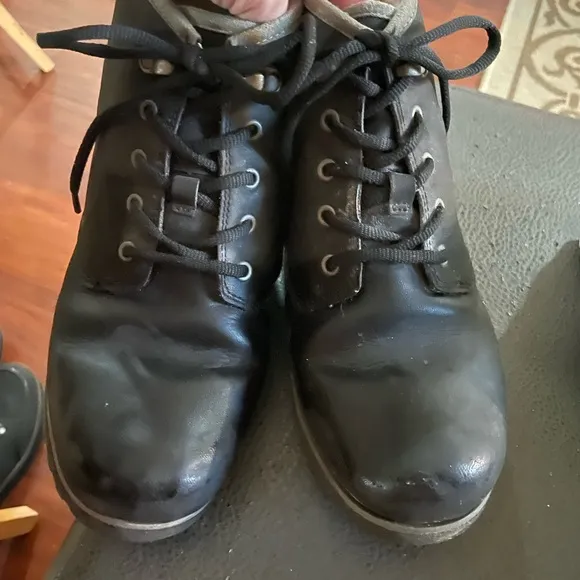 Youth UGG Maple II Black Boots Leather Waterproof Lace Up fleece Sherpa size 6
