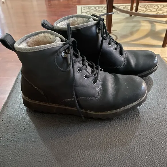 Youth UGG Maple II Black Boots Leather Waterproof Lace Up fleece Sherpa size 6
